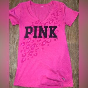Victoria’s secret PINK t shirt 
Size medium